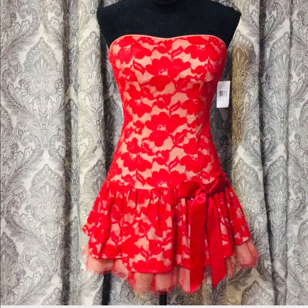 Strapless lace red dress